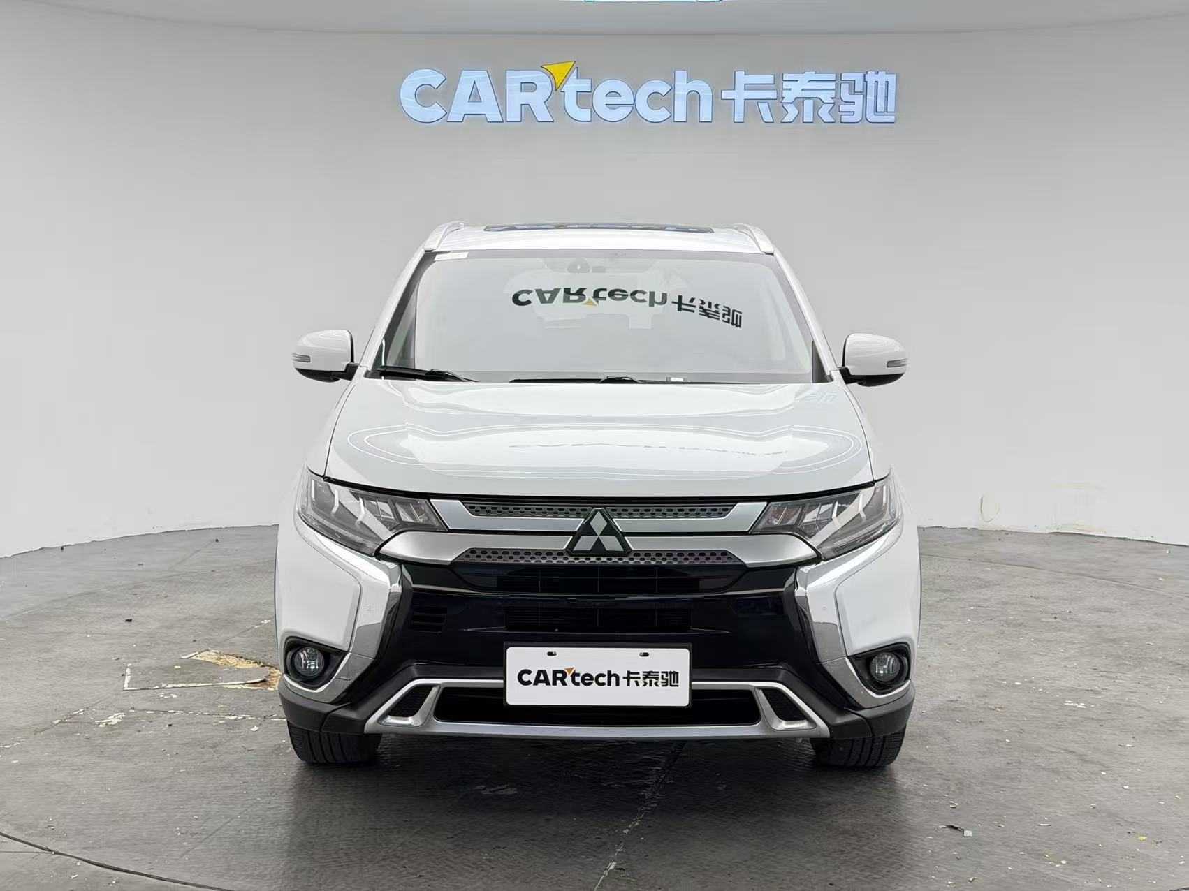 2020 Mitsubishi Outlander - 2020 SUV, pre-owned car for export from China