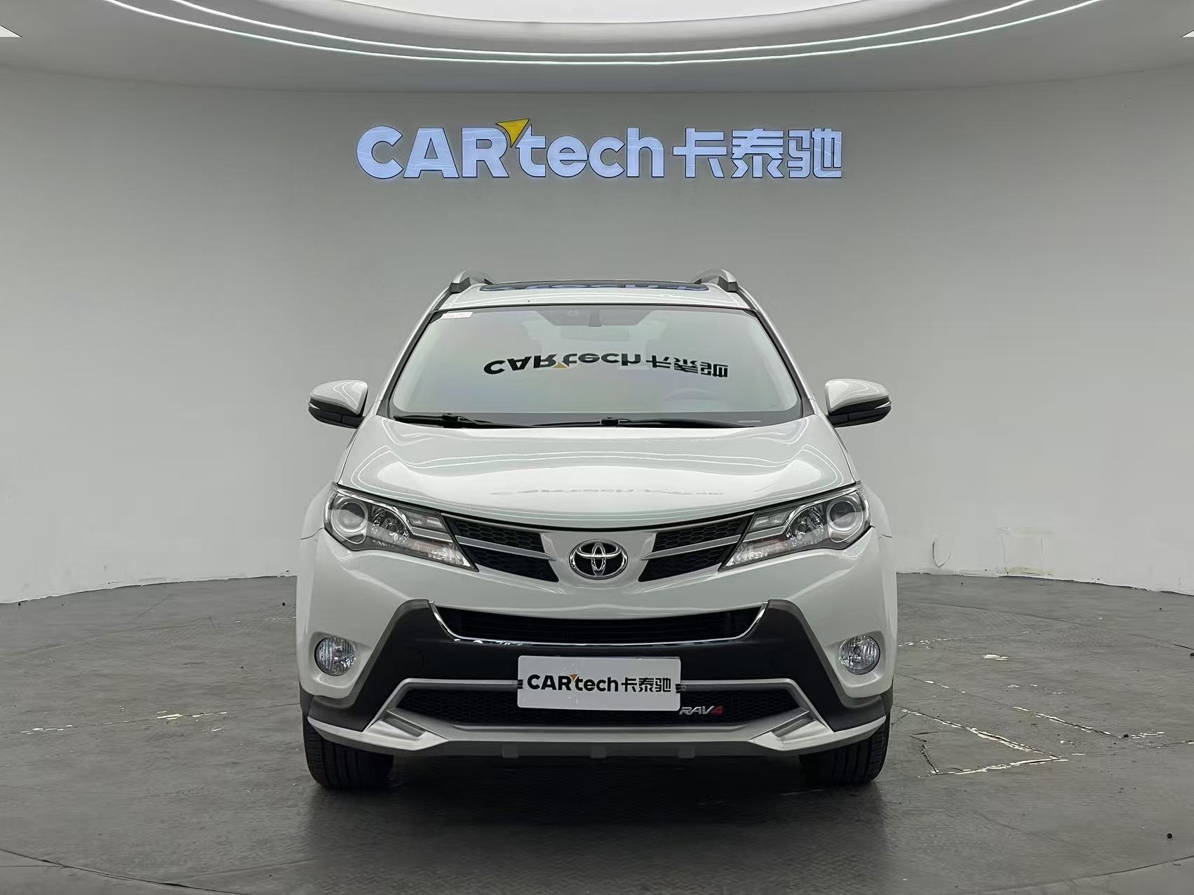 2016 Toyota RAV4 - 2016 SUV, pre-owned car for export from China