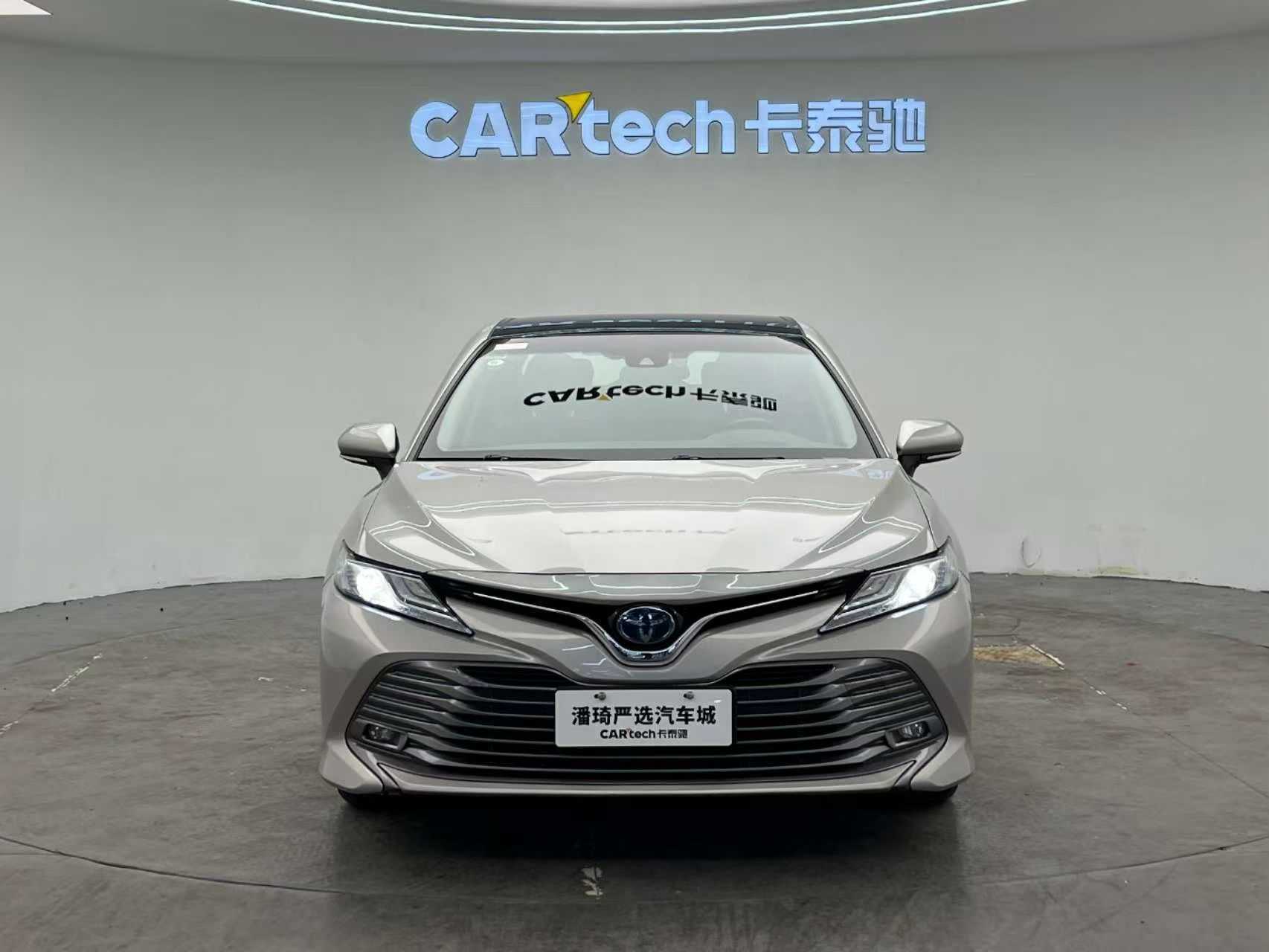 2018 Toyota Camry - 2018 Sedan, pre-owned car for export from China