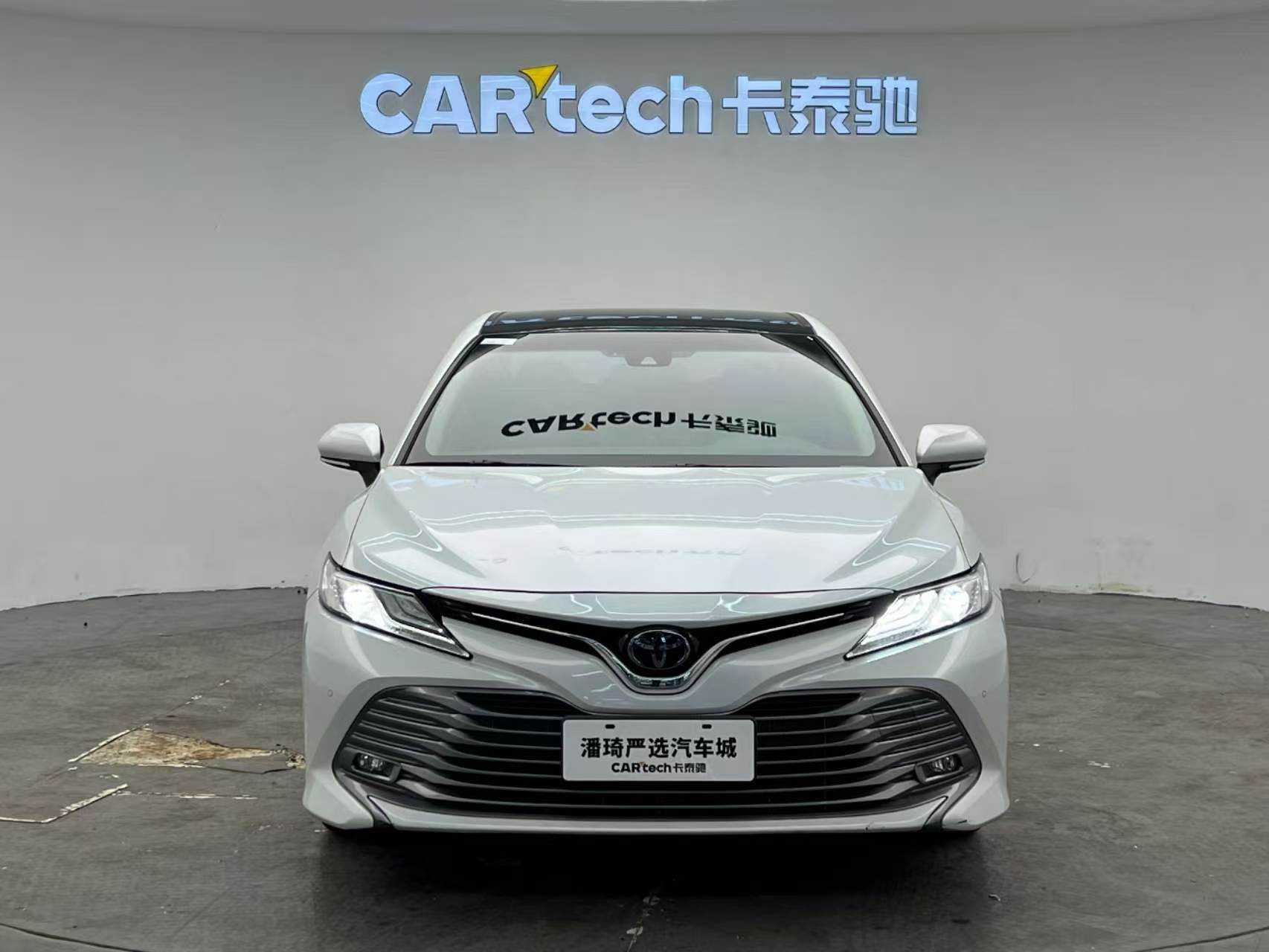 2020 Toyota Camry - 2020 Sedan, pre-owned car for export from China