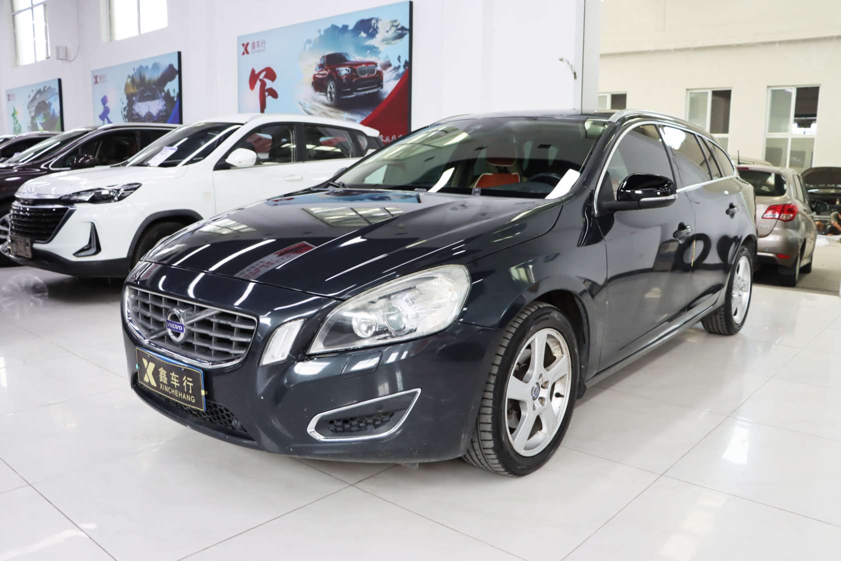2013 Volvo V60 T5 Comfort Edition - 2013 Wagon, pre-owned car for export from China