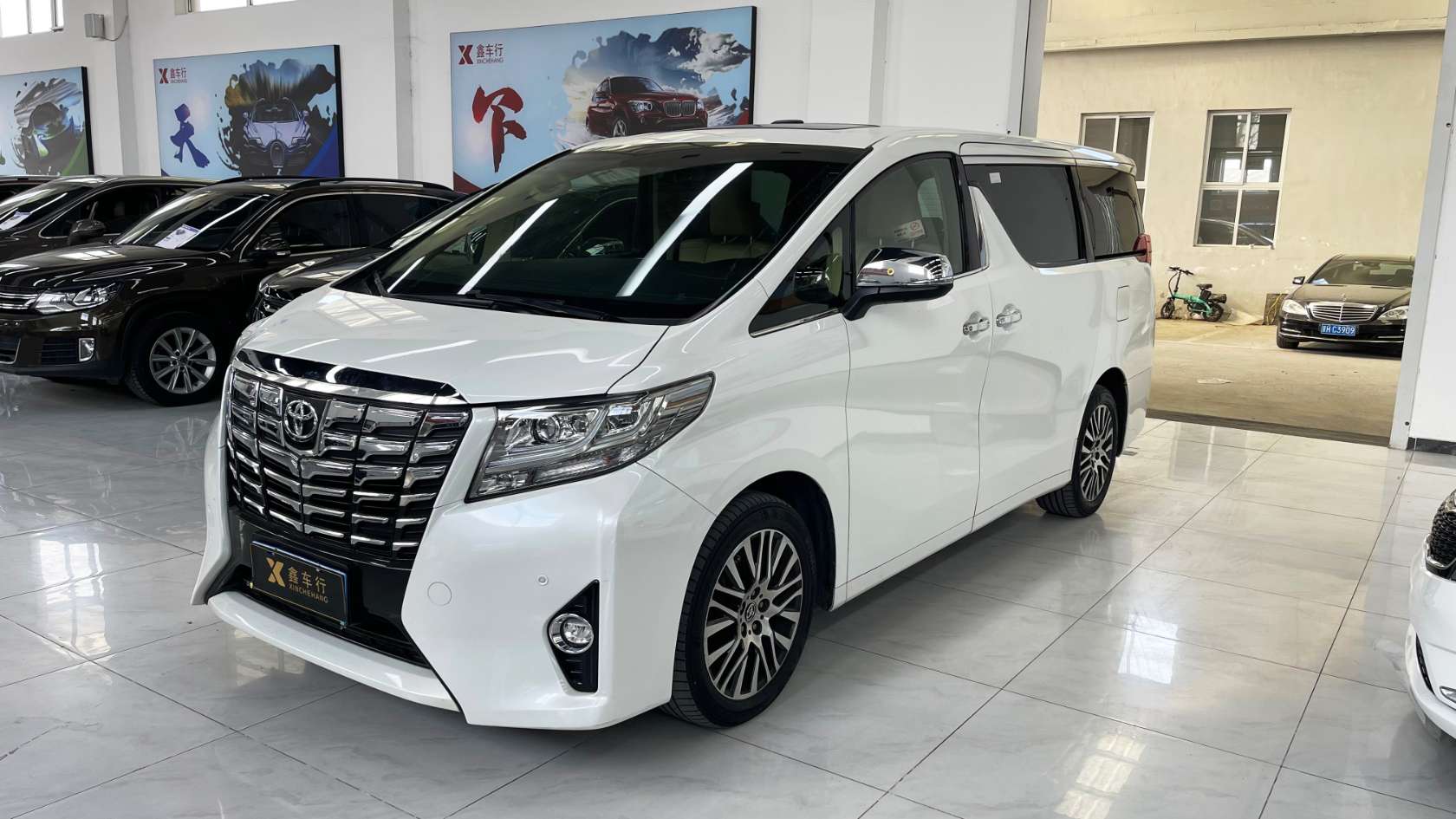 2018 Toyota Alphard 3.5L Premium Edition - 2018 MPV, pre-owned car for export from China