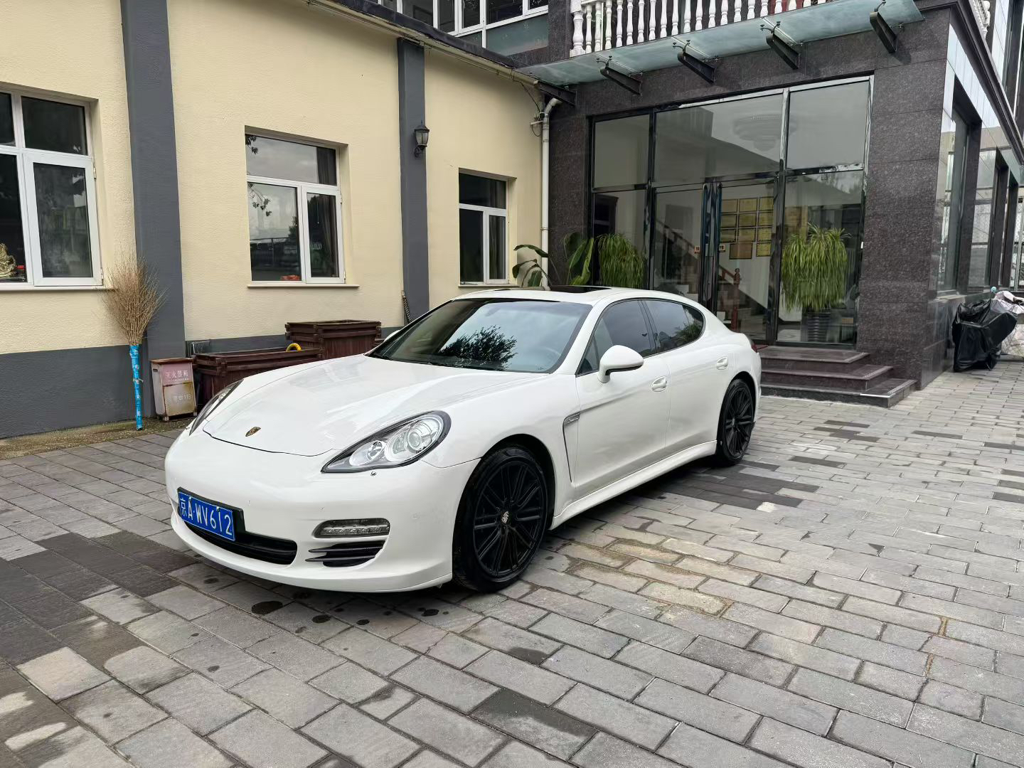 2010 Porsche Panamera 3.6L - 2010 Hatchback, pre-owned car for export from China