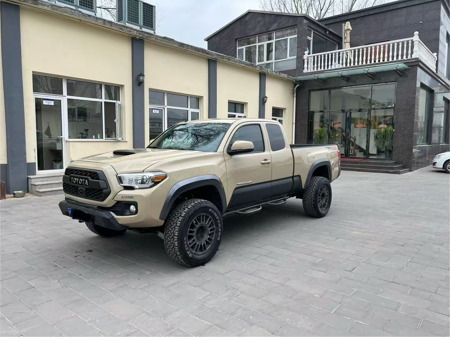 2016 Toyota Tacoma 3.5L 4WD US Spec SR5 Edition - 2016 Pickup, pre-owned car for export from China