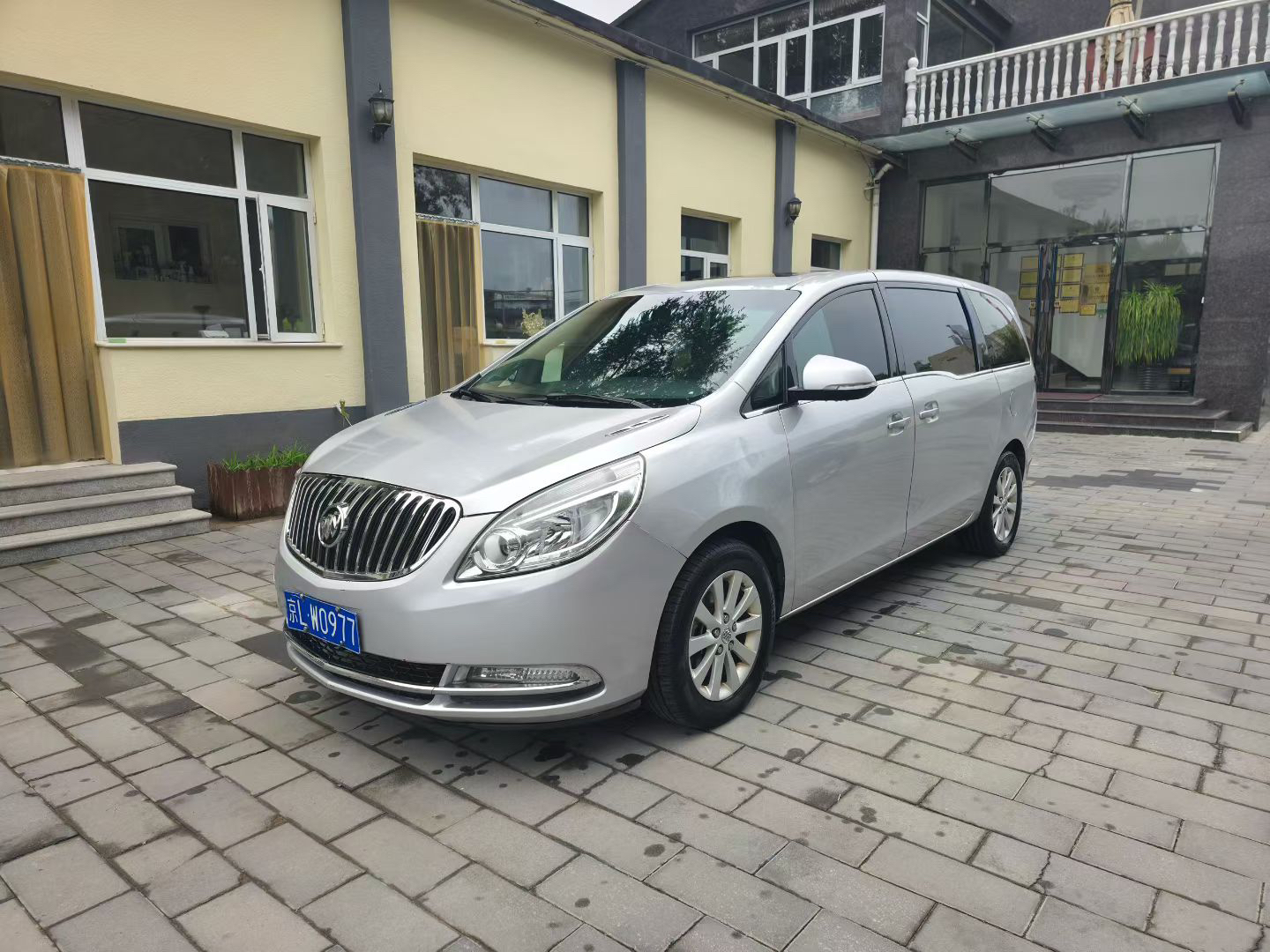 2012 Buick GL8 2.4L BASE Comfort Edition - 2012 MPV, pre-owned car for export from China