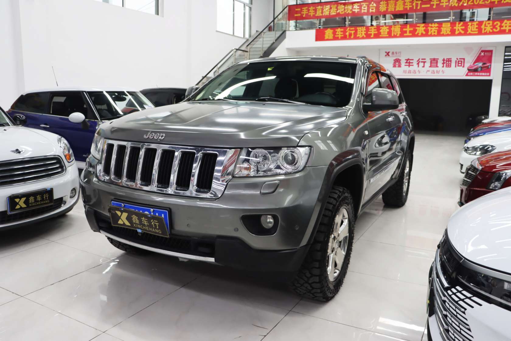 2013 Jeep Grand Cherokee (Import) 3.6L Luxury Navigation Edition - 2013 SUV, pre-owned car for export from China