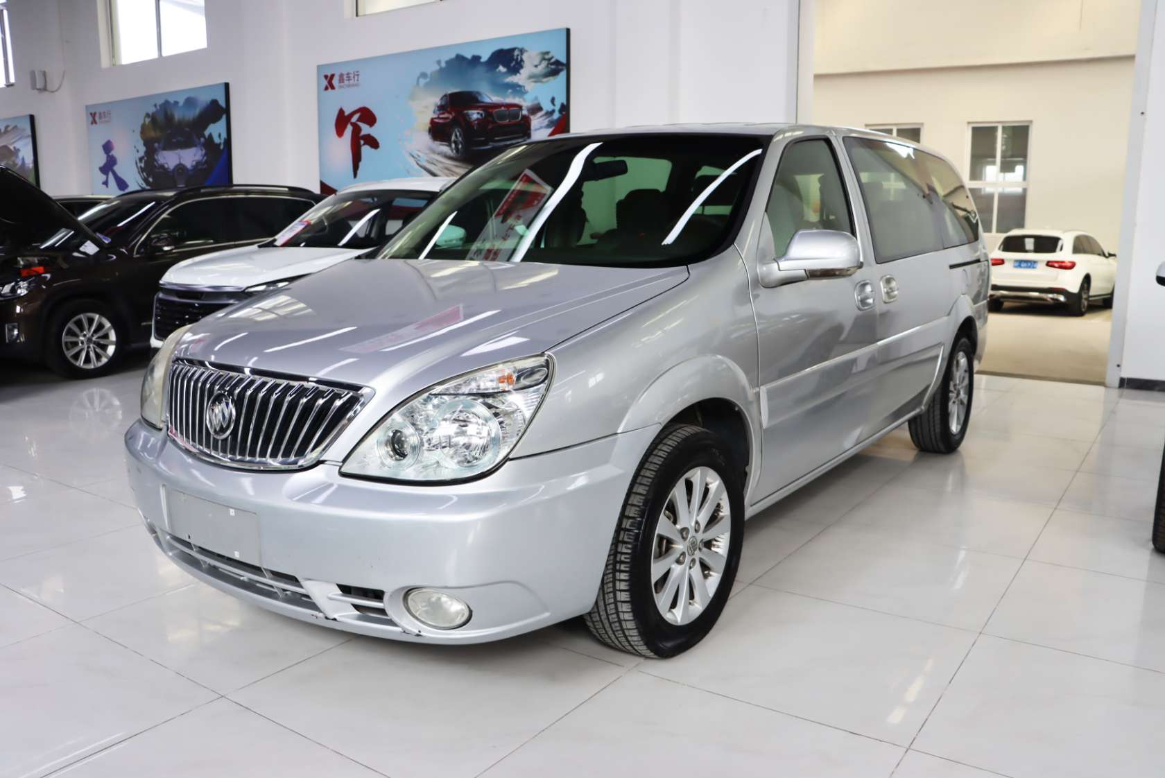 2011 Buick GL8 2.4L CT Comfort Edition - 2011 MPV, pre-owned car for export from China