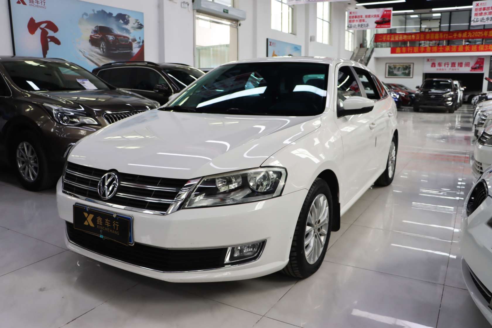 2013 Volkswagen Gran Lavida 1.6L Automatic Luxury Edition - 2013 Hatchback, pre-owned car for export from China