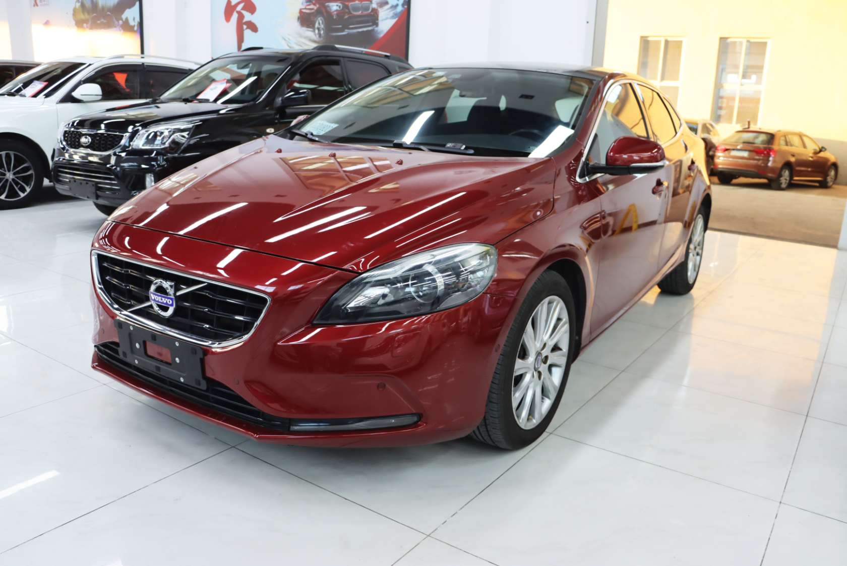 2013 Volvo V40 2.0T Zhiya Edition - 2013 Hatchback, pre-owned car for export from China