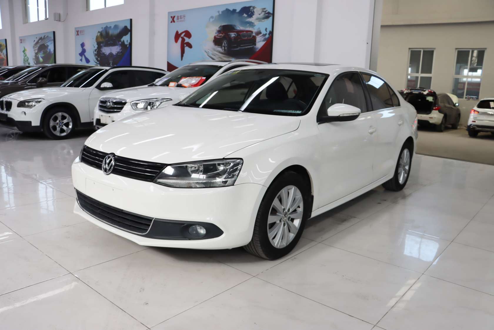 2014 Volkswagen Sagitar Facelift 1.6L Automatic Comfort Edition - 2014 Sedan, pre-owned car for export from China