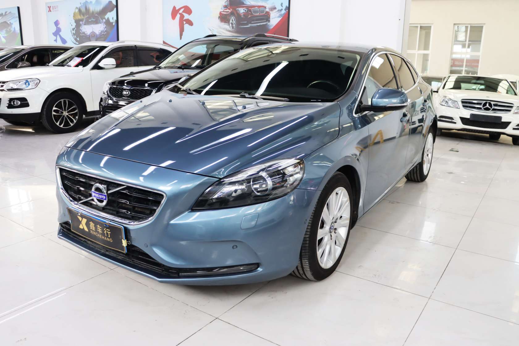 2013 Volvo V40 2.0T Zhiya Edition - 2013 Hatchback, pre-owned car for export from China