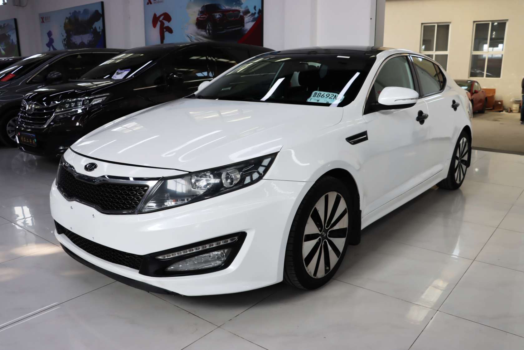 2011 Kia K5 2.0L Automatic GL - 2011 Sedan, pre-owned car for export from China