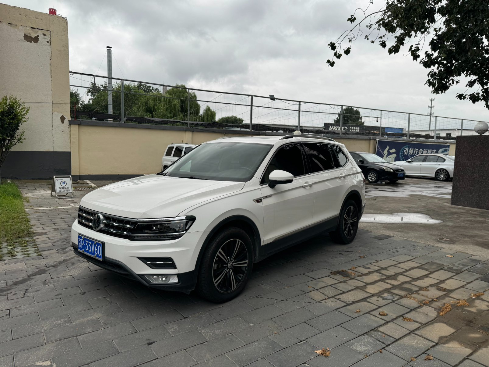 2017 Volkswagen Tiguan L 380TSI Automatic 4WD Flagship Edition - 2017 SUV, pre-owned car for export from China