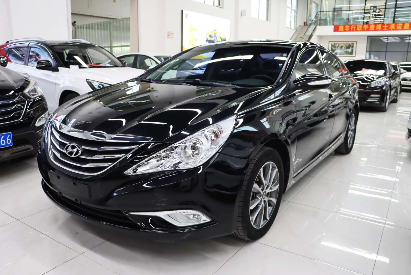 2013 Hyundai Sonata 2.0L Automatic Fashion Edition - 2013 Sedan, pre-owned car for export from China