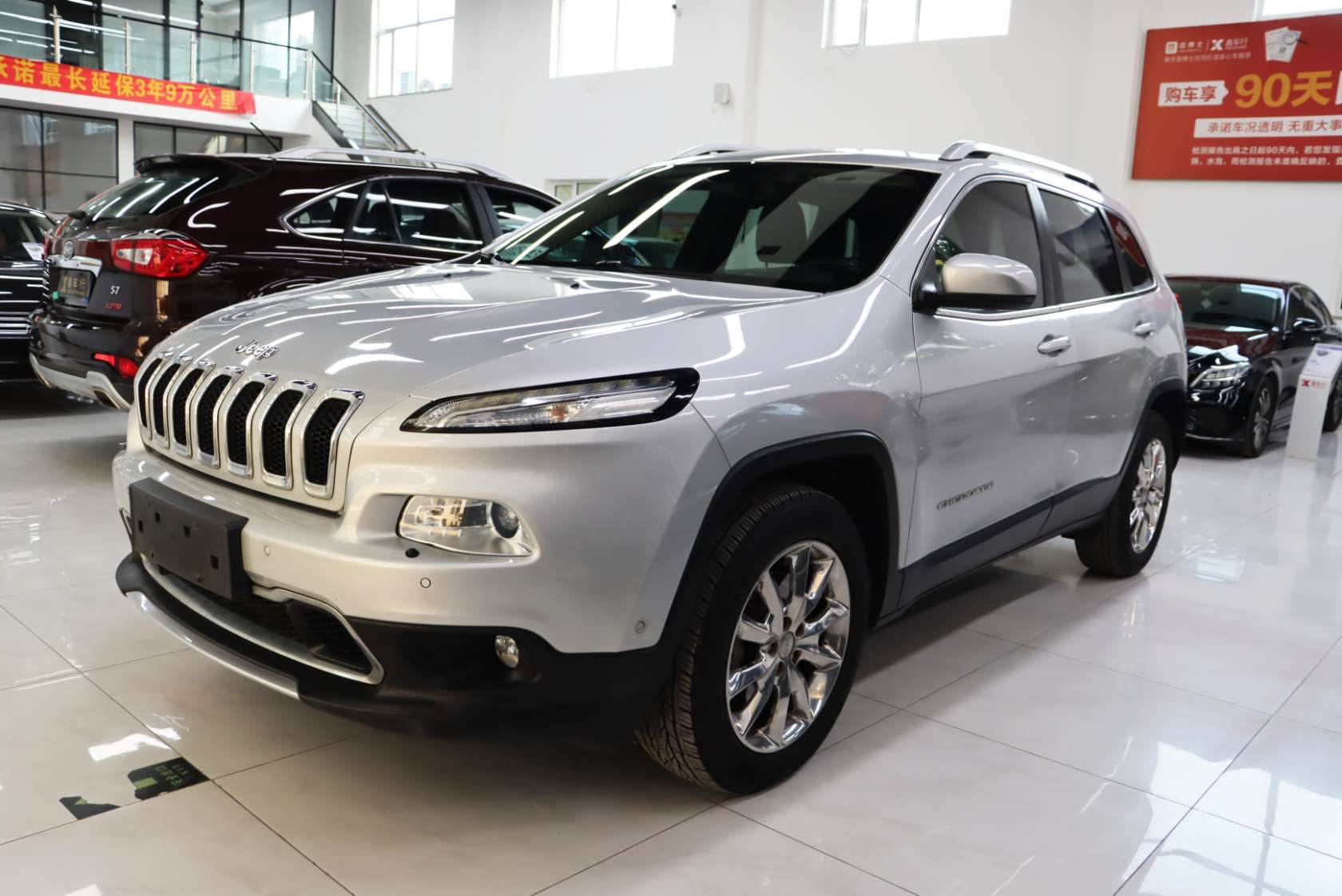 2016 Jeep Cherokee 2.4L All-Round Edition - 2016 SUV, pre-owned car for export from China