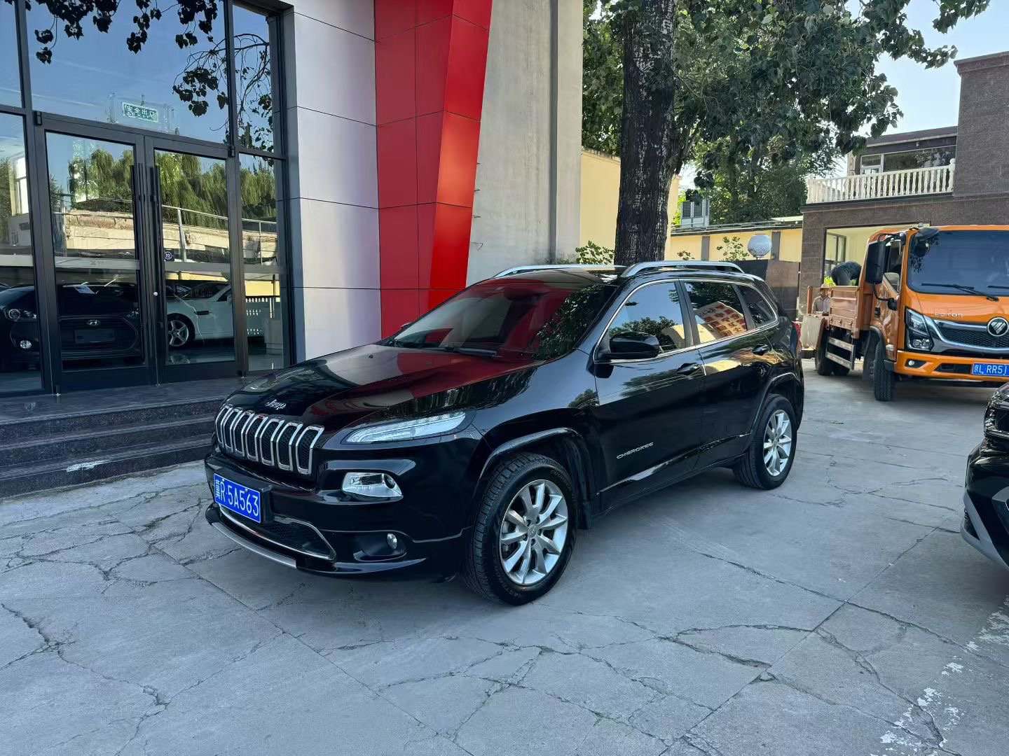 2017 Jeep Cherokee 2.4L Professional Intelligent Edition - 2017 SUV, pre-owned car for export from China