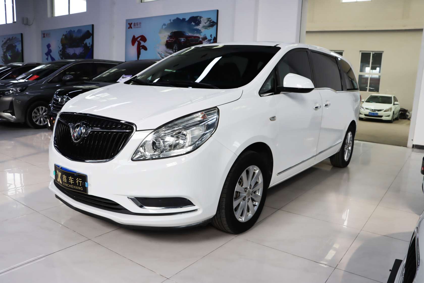 2017 Buick GL8 25S Premium Edition China V - 2017 MPV, pre-owned car for export from China