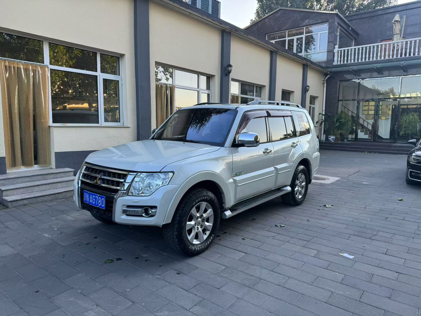 2015 Mitsubishi Pajero (Import) 3.0L Automatic Elite Beyond Edition China V - 2015 SUV, pre-owned car for export from China