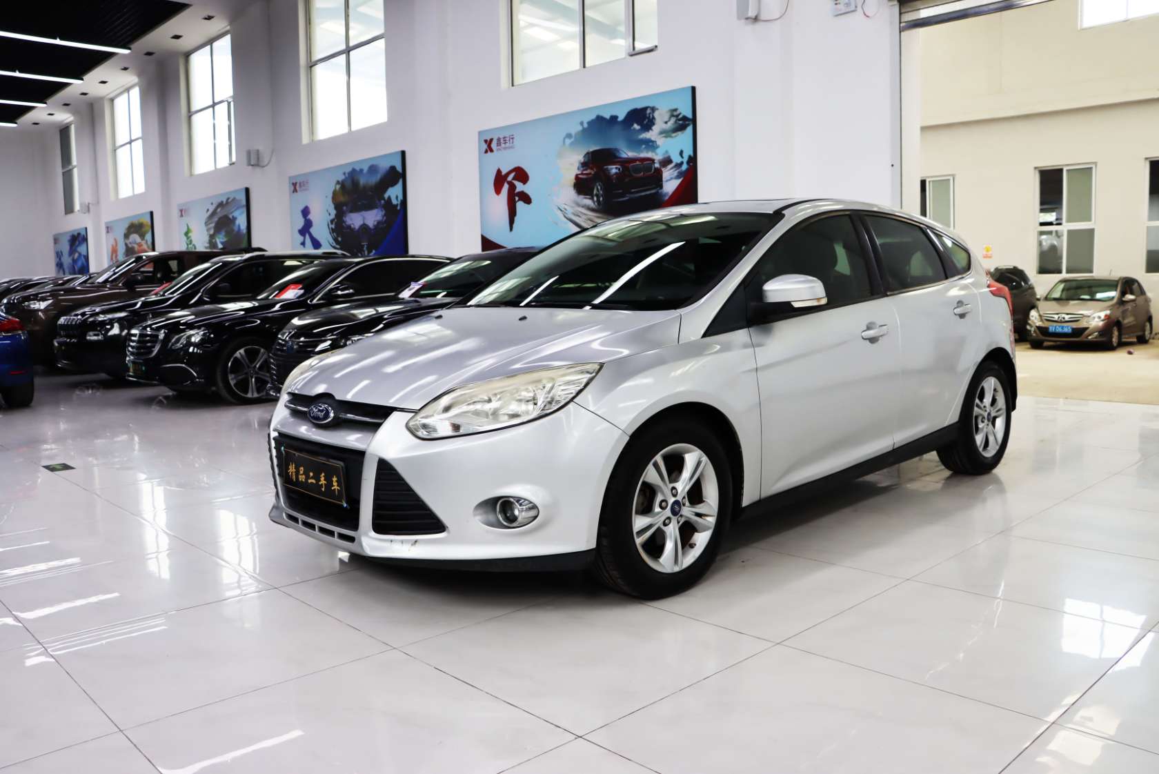 2012 Ford Focus Hatchback 1.6L Manual Fashion Edition - 2012 Hatchback, pre-owned car for export from China