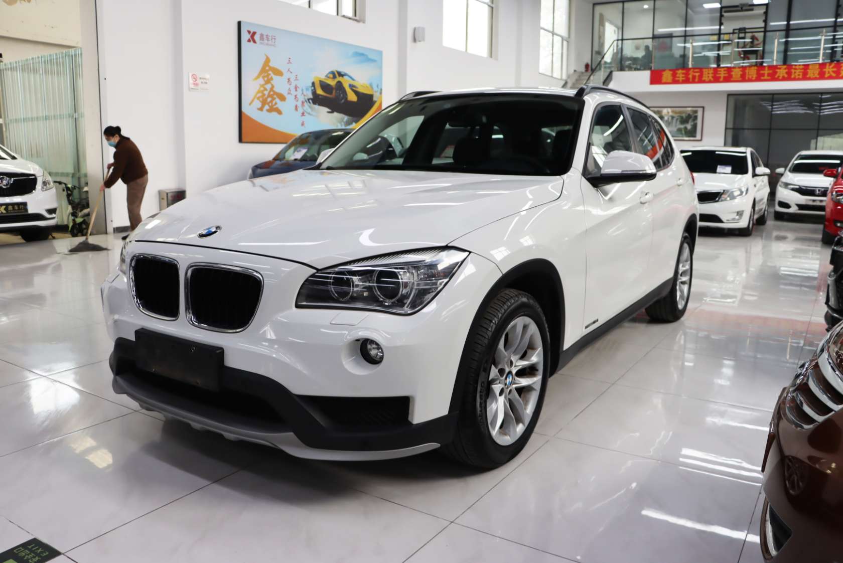 2014 BMW X1 sDrive18i Leading Edition - 2014 SUV, pre-owned car for export from China