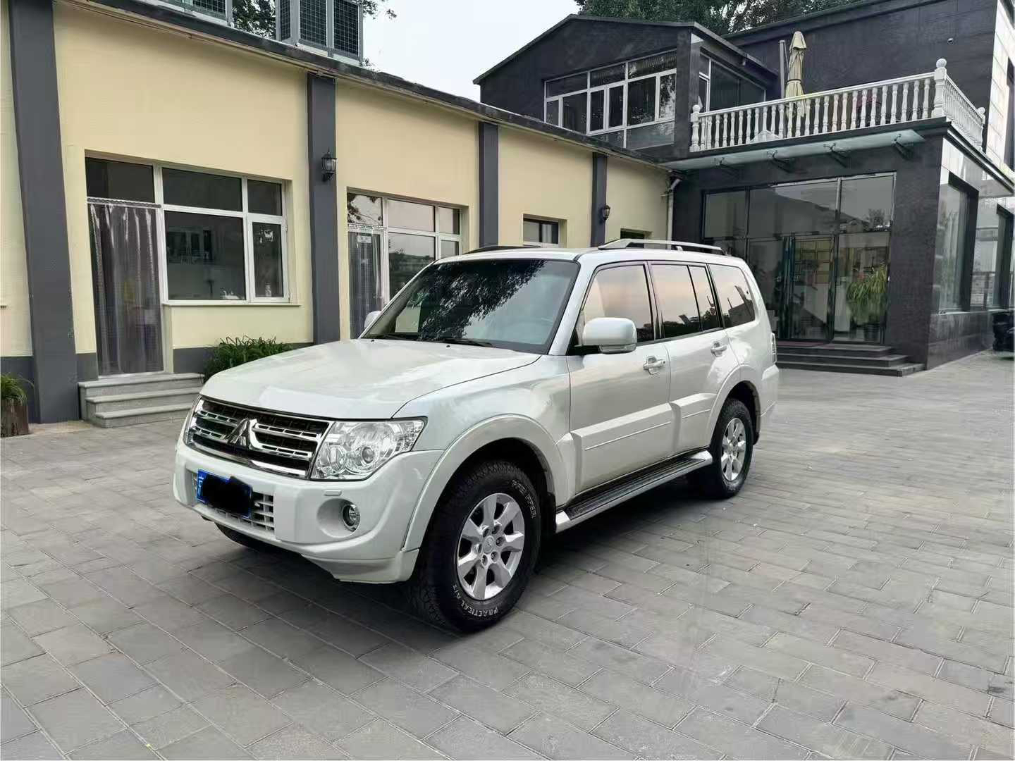 2014 Mitsubishi Pajero (Import) 3.0L Luxury Edition - 2014 SUV, pre-owned car for export from China
