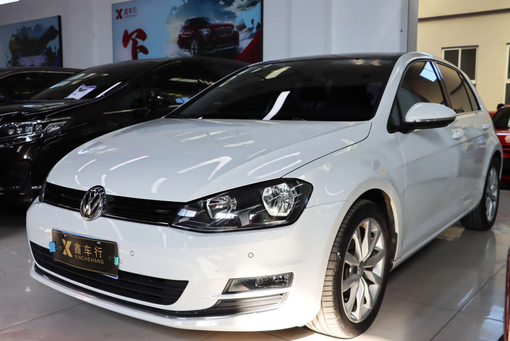 2016 Volkswagen Golf 230TSI Automatic Luxury Edition - 2016 Hatchback, pre-owned car for export from China