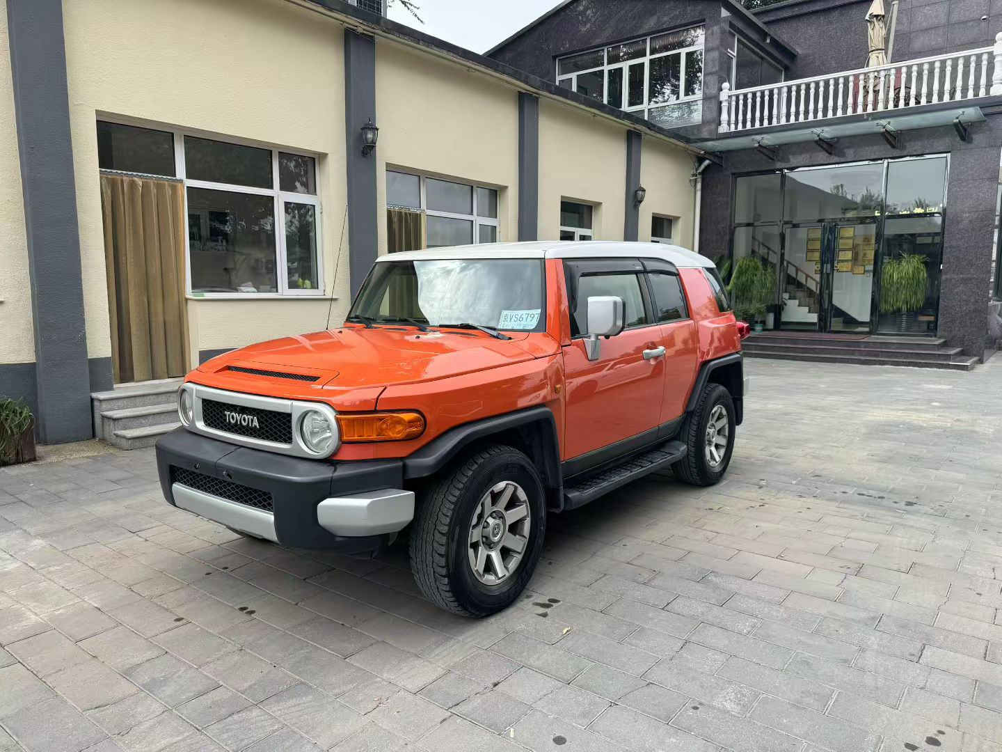 2013 Toyota FJ Cruiser 4.0L - 2013 SUV, pre-owned car for export from China