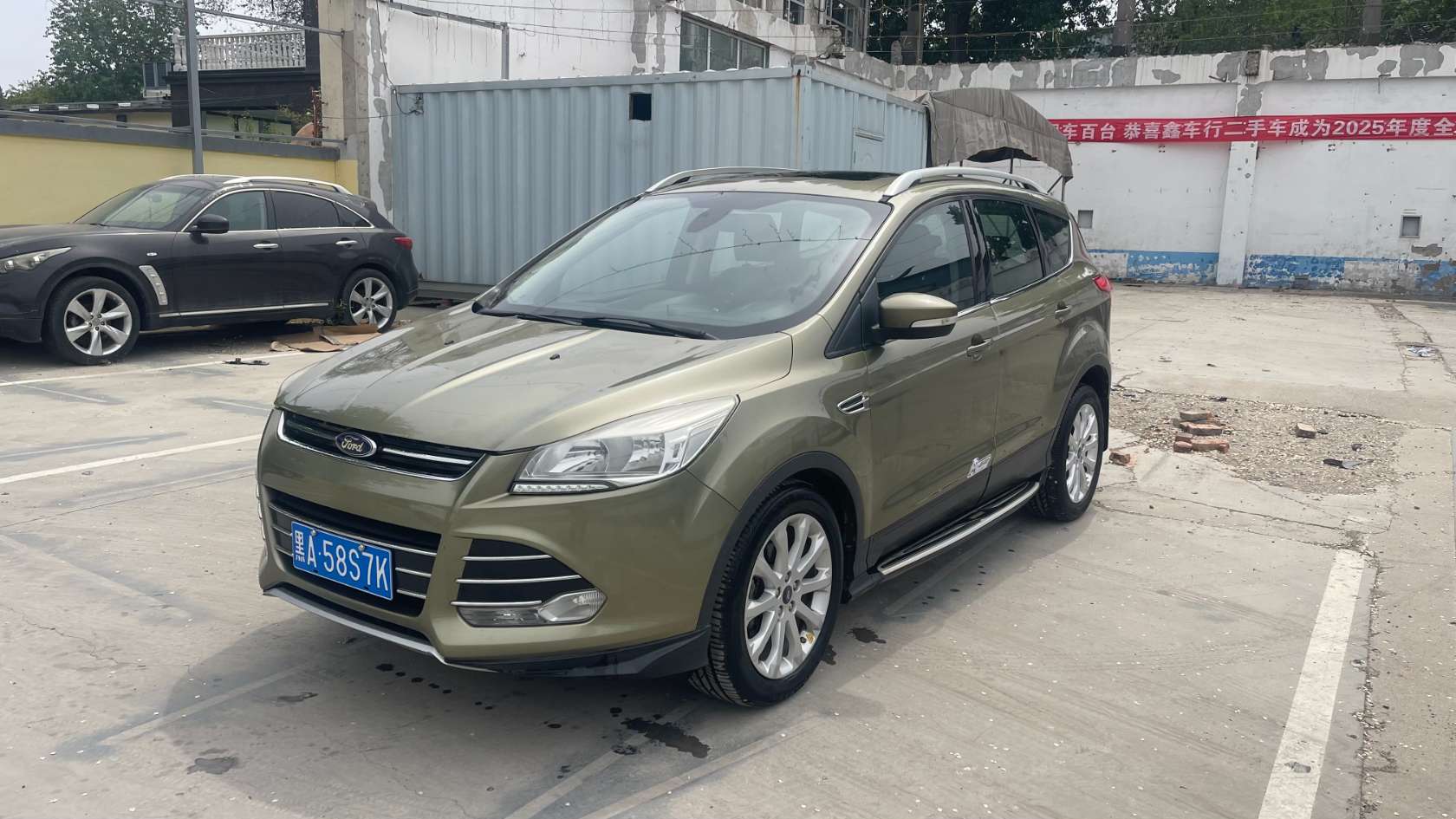2013 Ford Kuga 1.6L GTDi 2WD Fashion Edition - 2013 SUV, pre-owned car for export from China