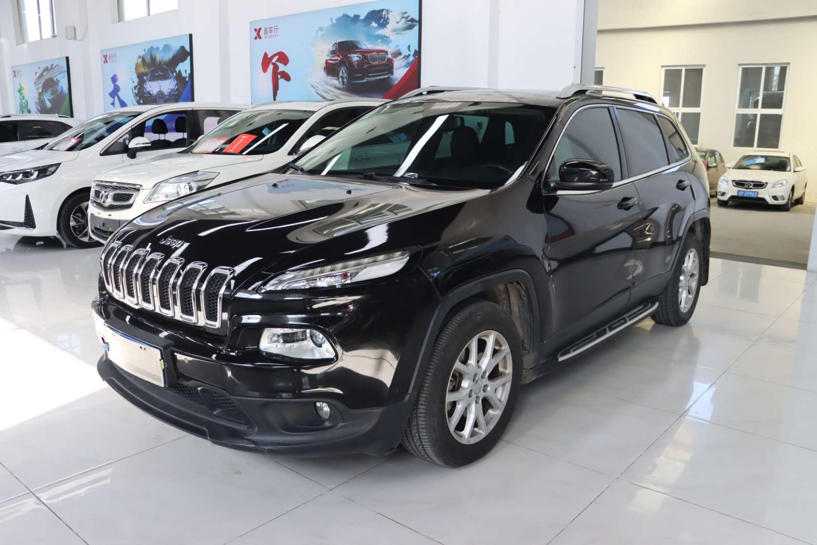 2016 Jeep Cherokee 2.4L Leading Edition - 2016 SUV, pre-owned car for export from China