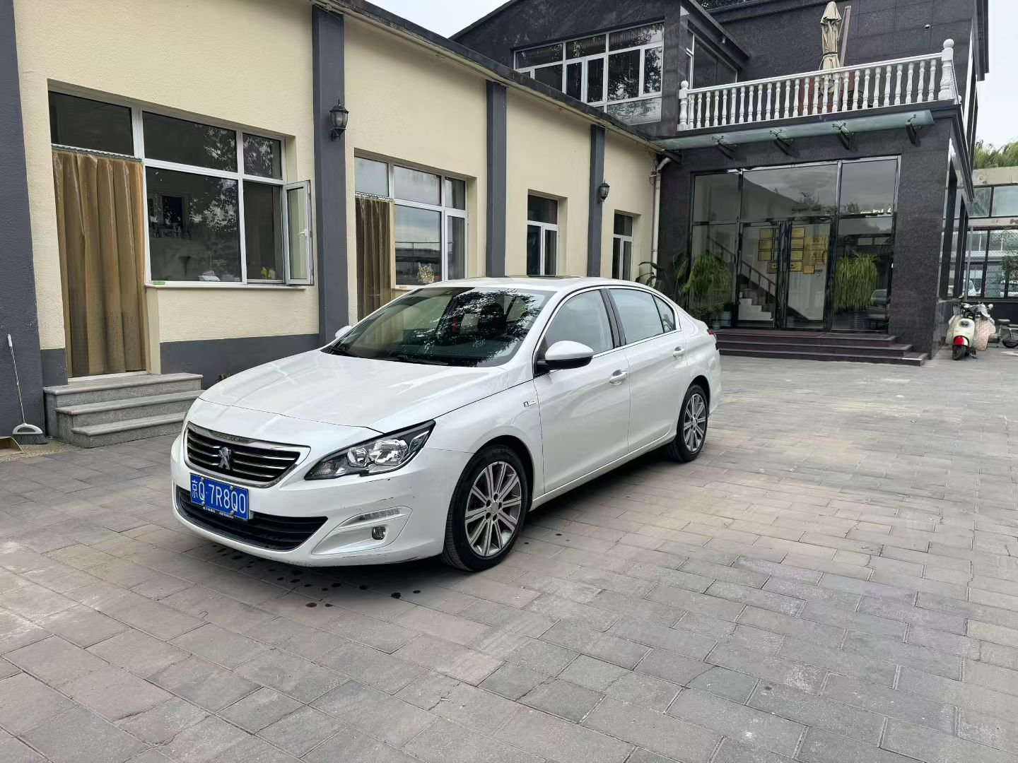 2016 Peugeot 408 1.6T Automatic Luxury Edition - 2016 Sedan, pre-owned car for export from China