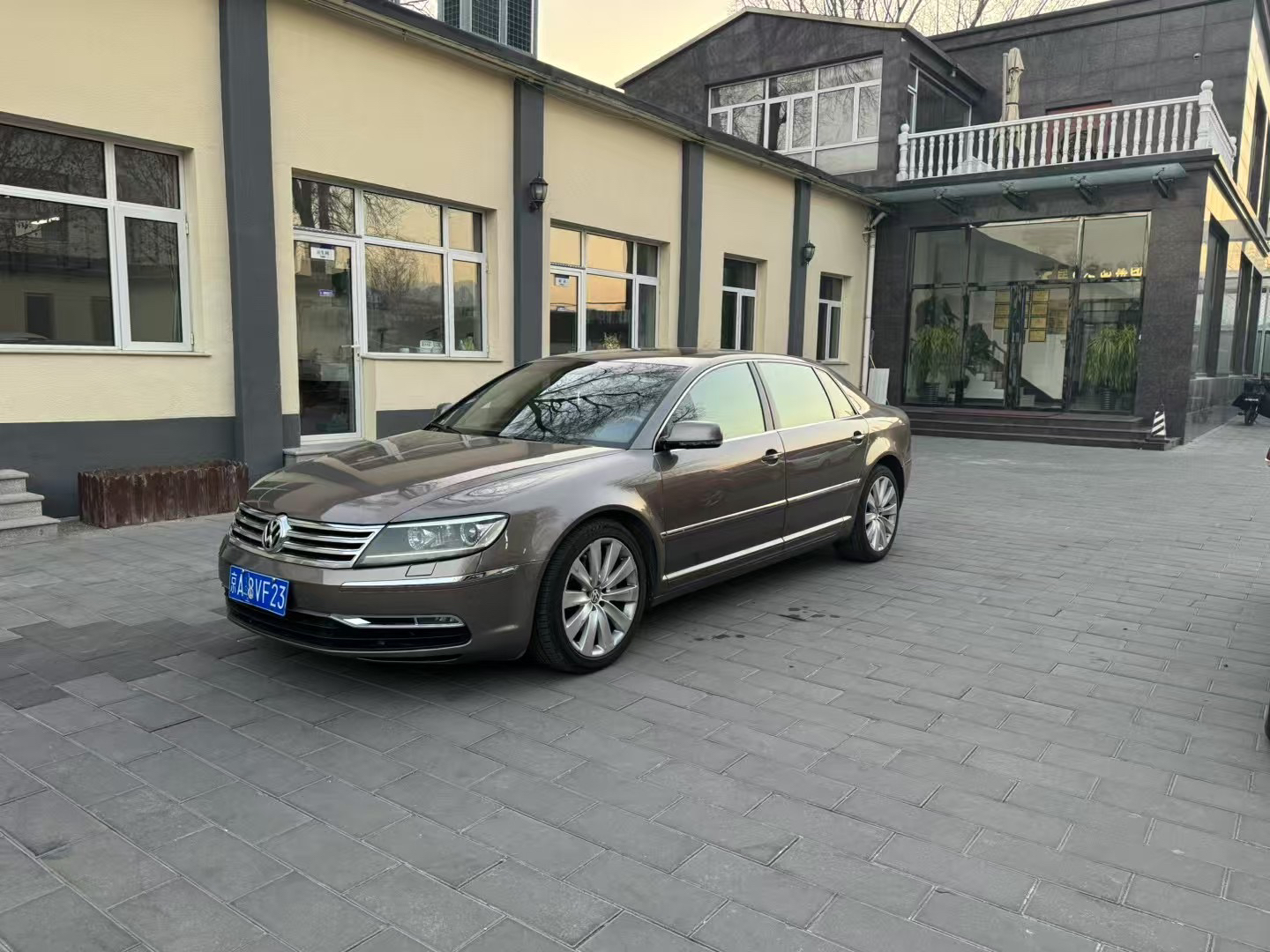 2011 Volkswagen Phaeton 3.6L V6 5-Seater Long Wheelbase Comfort Edition - 2011 Sedan, pre-owned car for export from China