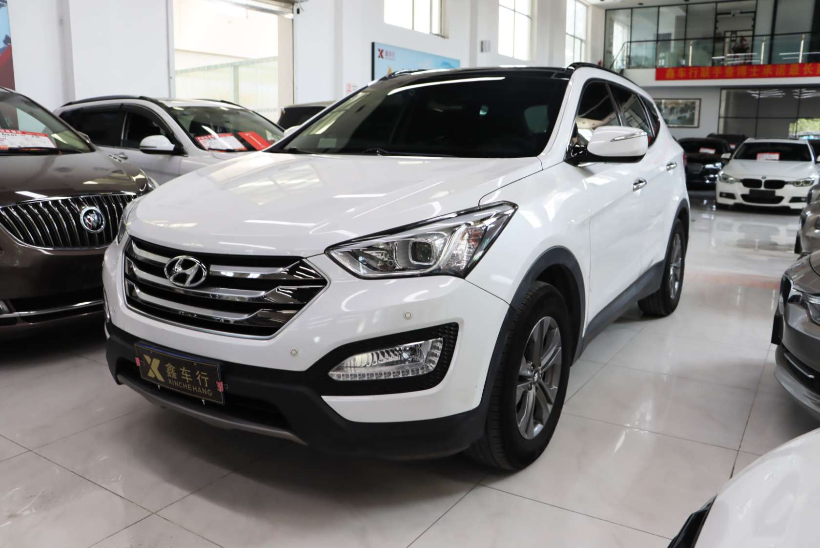 2015 Hyundai Santa Fe 2.0T Automatic 2WD Intelligent Edition 5-Seater - 2015 SUV, pre-owned car for export from China