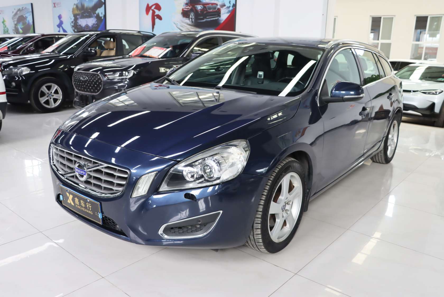 2013 Volvo V60 T5 Zhiya Edition - 2013 Hatchback, pre-owned car for export from China