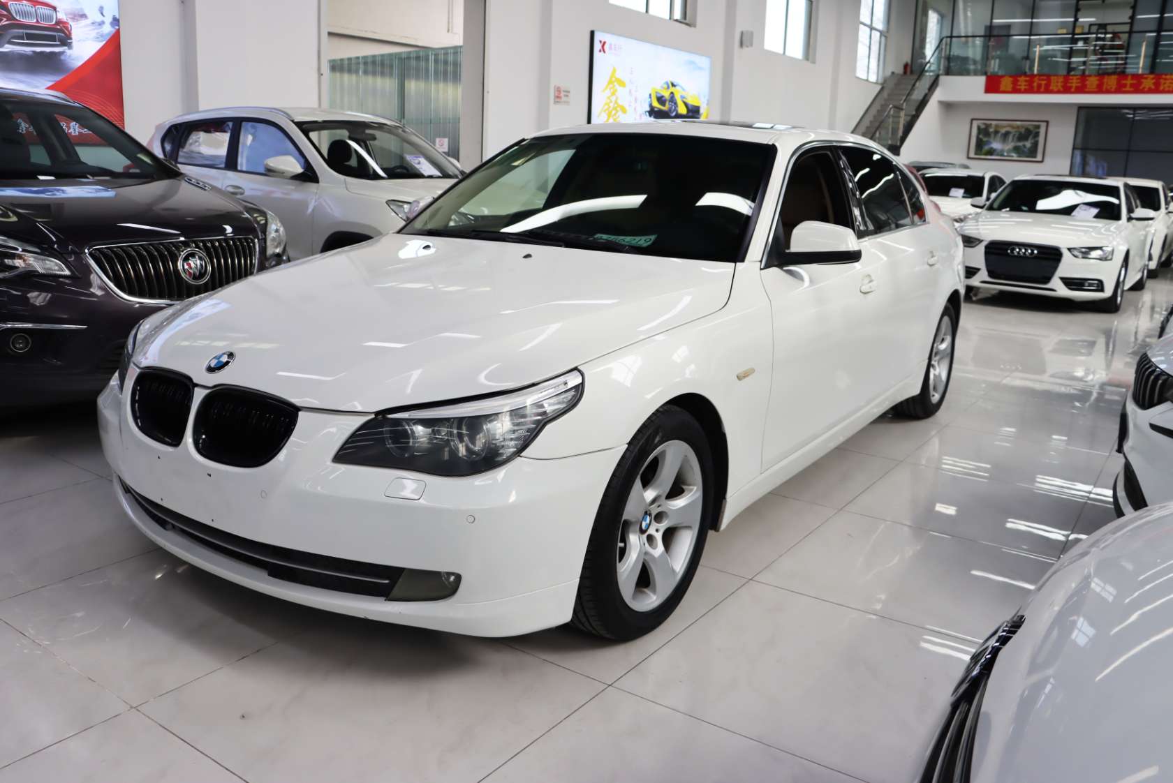 2010 BMW 5 Series 520Li Leading Edition - 2010 Sedan, pre-owned car for export from China