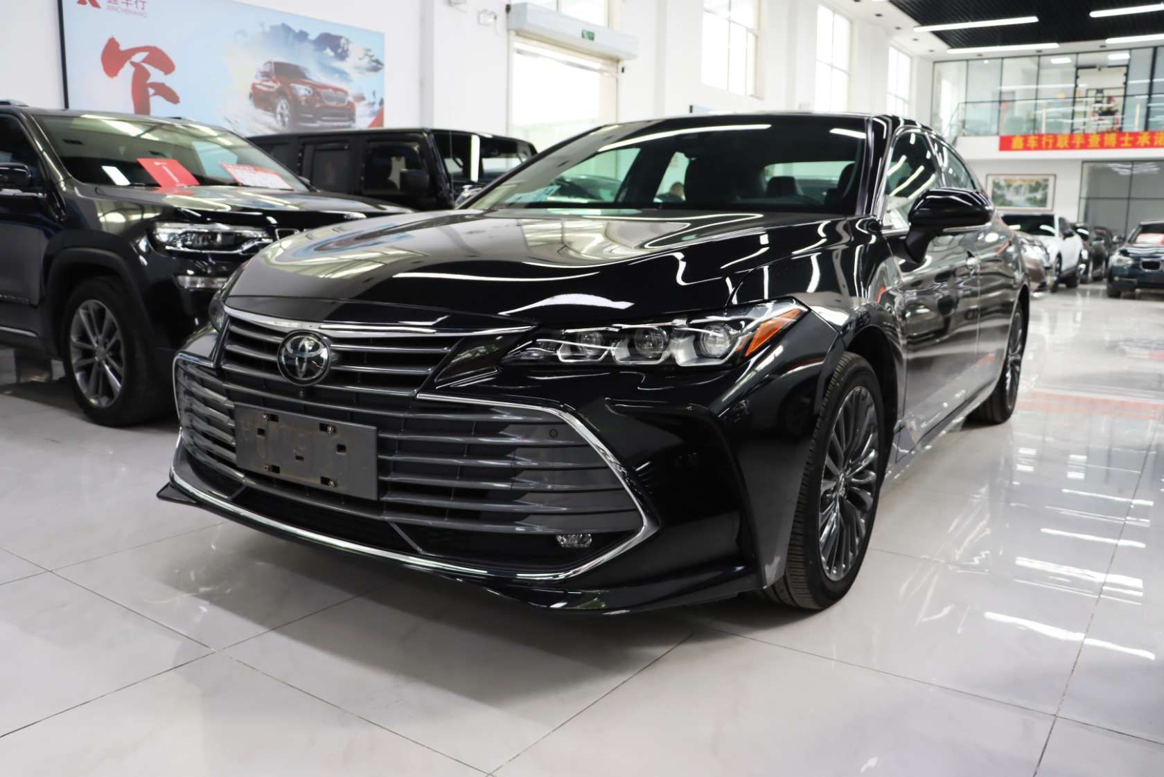 2019 Toyota Avalon 2.0L XLE Premium Edition China VI - 2019 Sedan, pre-owned car for export from China