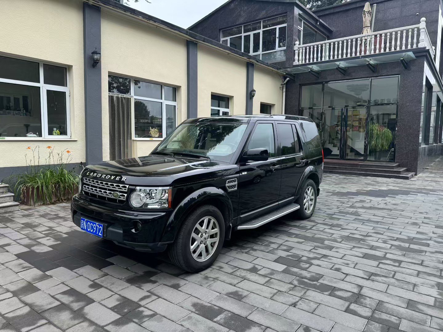 2010 Land Rover Discovery 4.0 V6 HSE Petrol Edition - 2010 SUV, pre-owned car for export from China