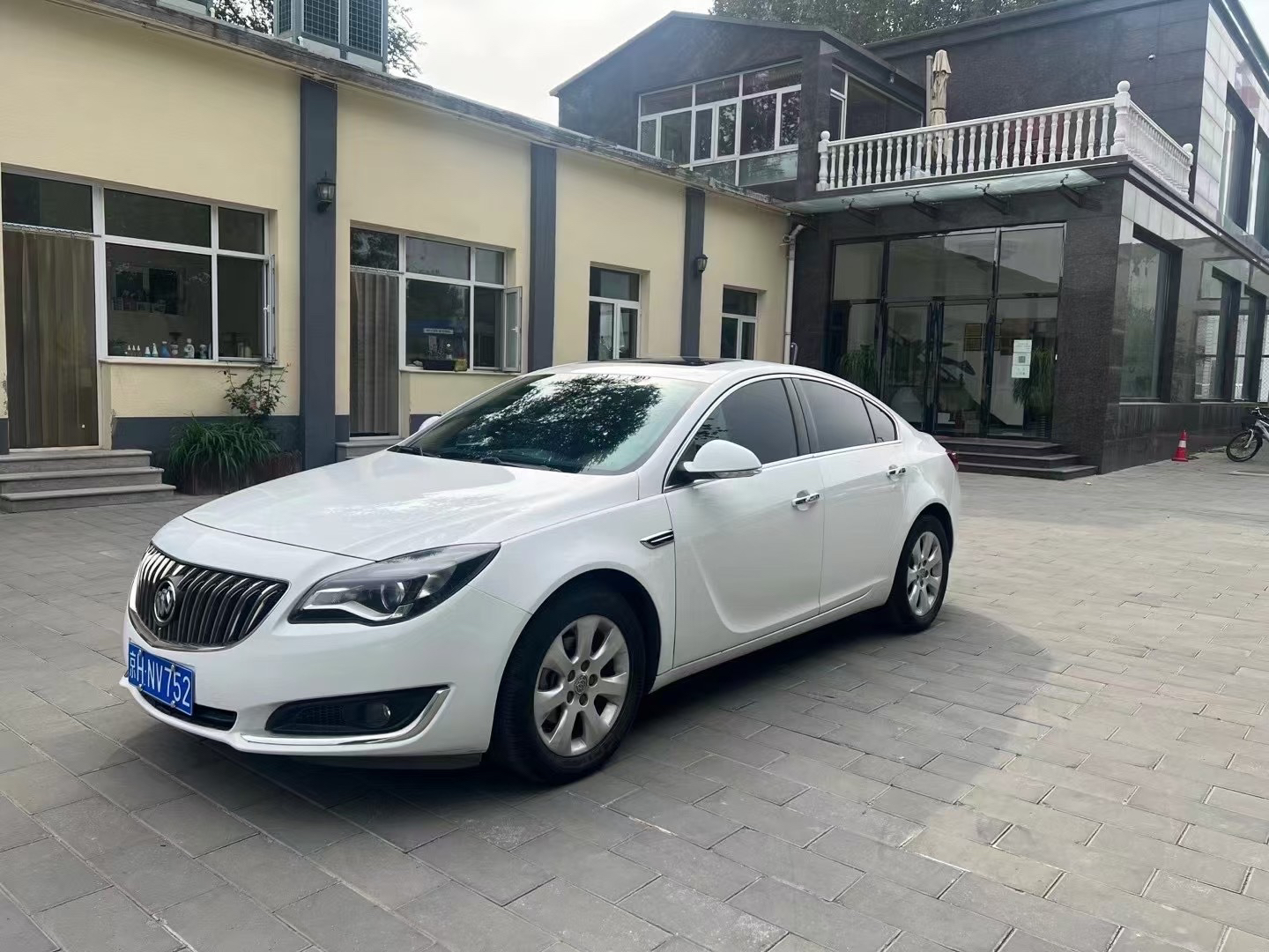 2014 Buick Regal 2.0L Elite Fashion Edition - 2014 Sedan, pre-owned car for export from China