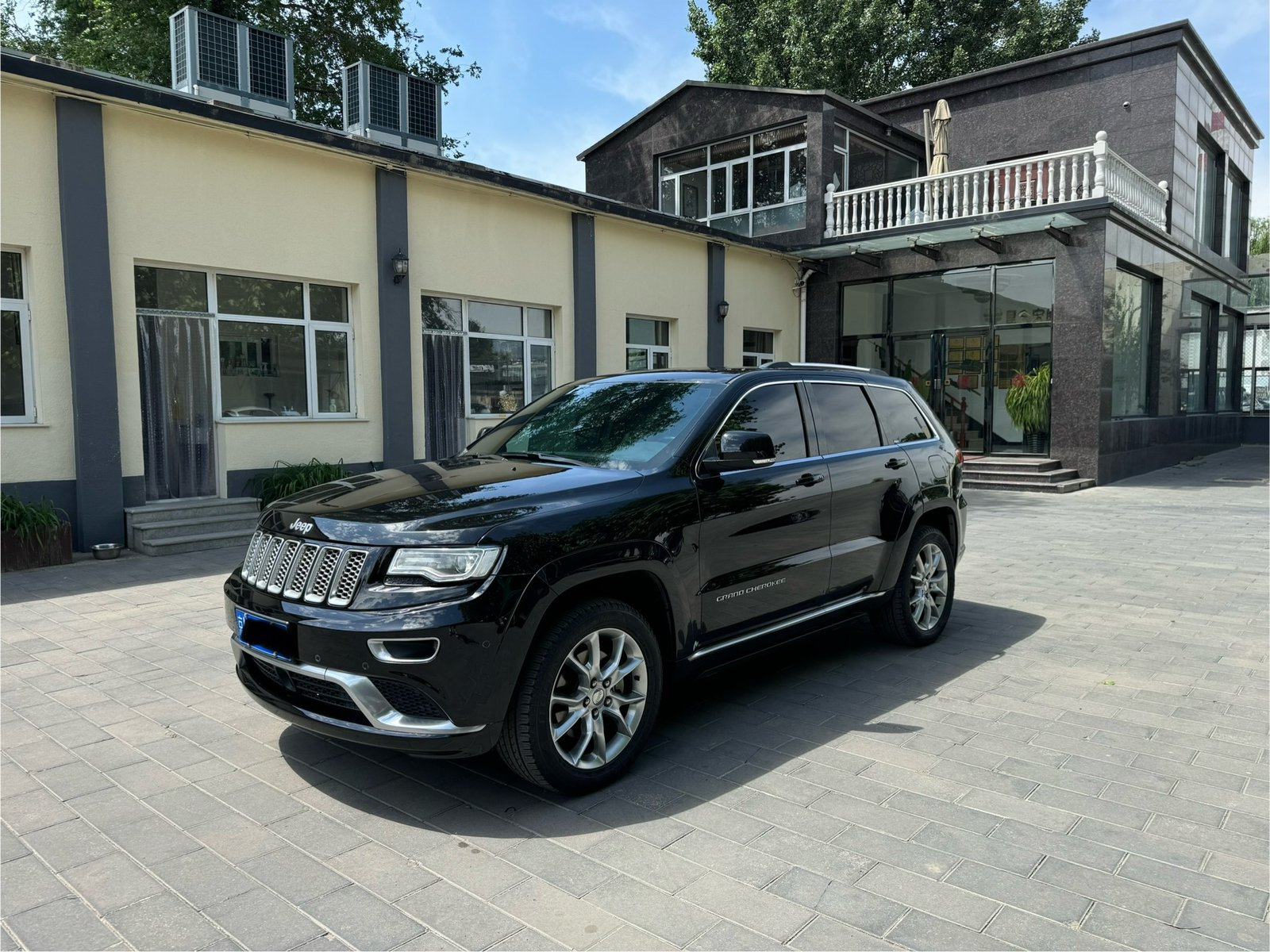 2015 Jeep Grand Cherokee (Import) 3.6L Flagship Radiant Edition - 2015 SUV, pre-owned car for export from China