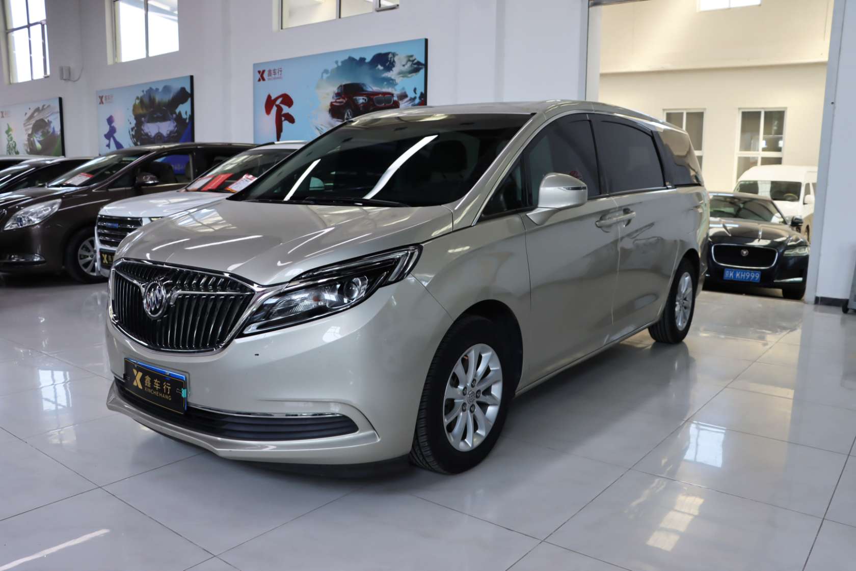 2017 Buick GL8 ES 28T Comfort Edition China V - 2017 MPV, pre-owned car for export from China