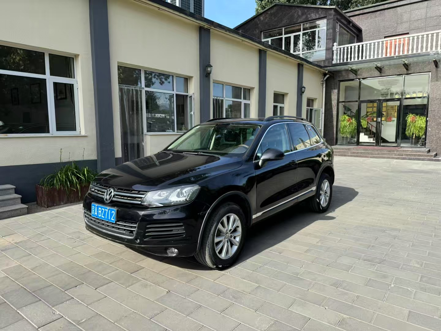 2012 Volkswagen Touareg R-Line Luxury Edition - 2012 SUV, pre-owned car for export from China