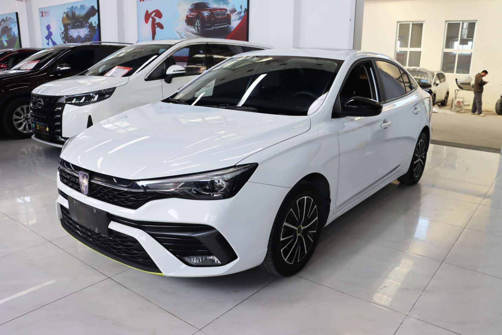 2021 Roewe i5 1.5L CVT Diamond Edition - 2021 Sedan, pre-owned car for export from China