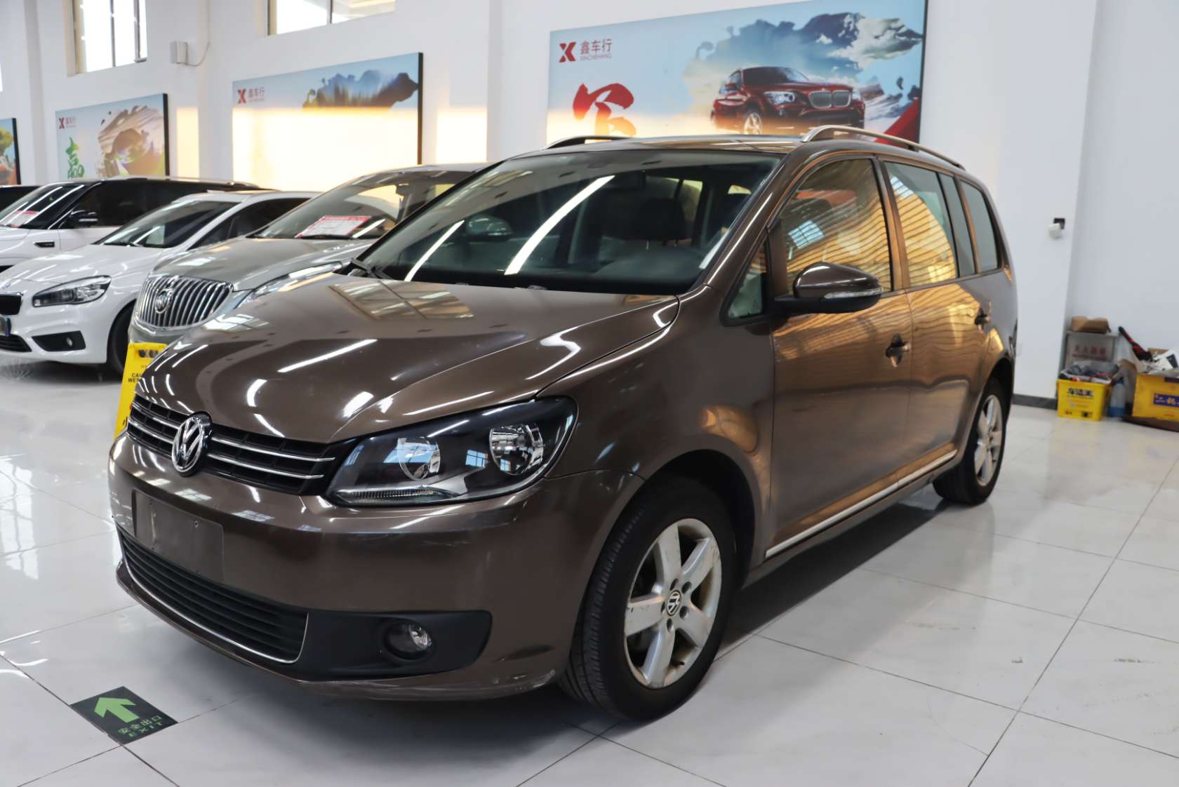 2013 Volkswagen Touran 1.4T DSG Comfort Edition 5-Seater - 2013 MPV, pre-owned car for export from China
