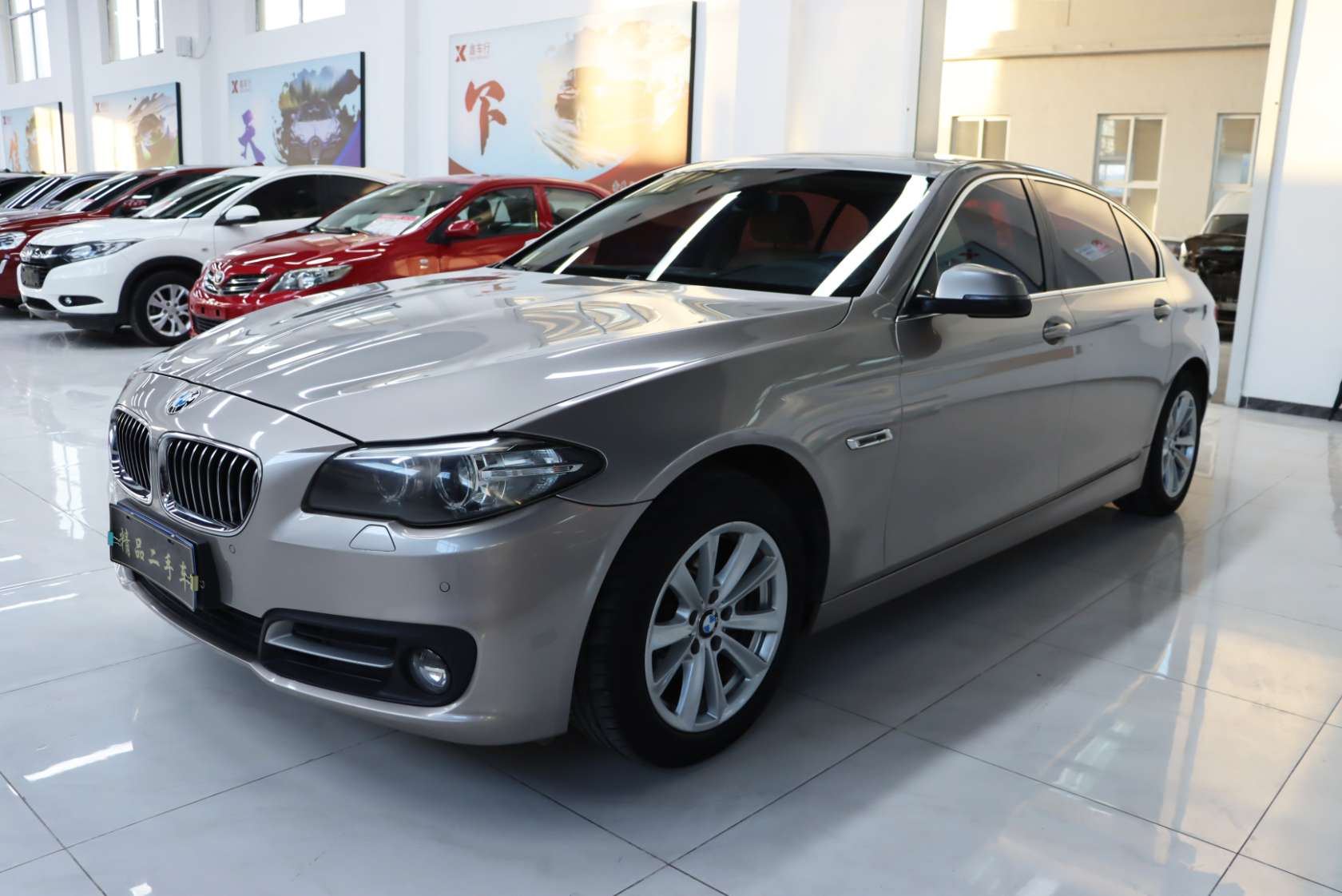 2013 BMW 5 Series 520Li Elegant Edition - 2013 Sedan, pre-owned car for export from China