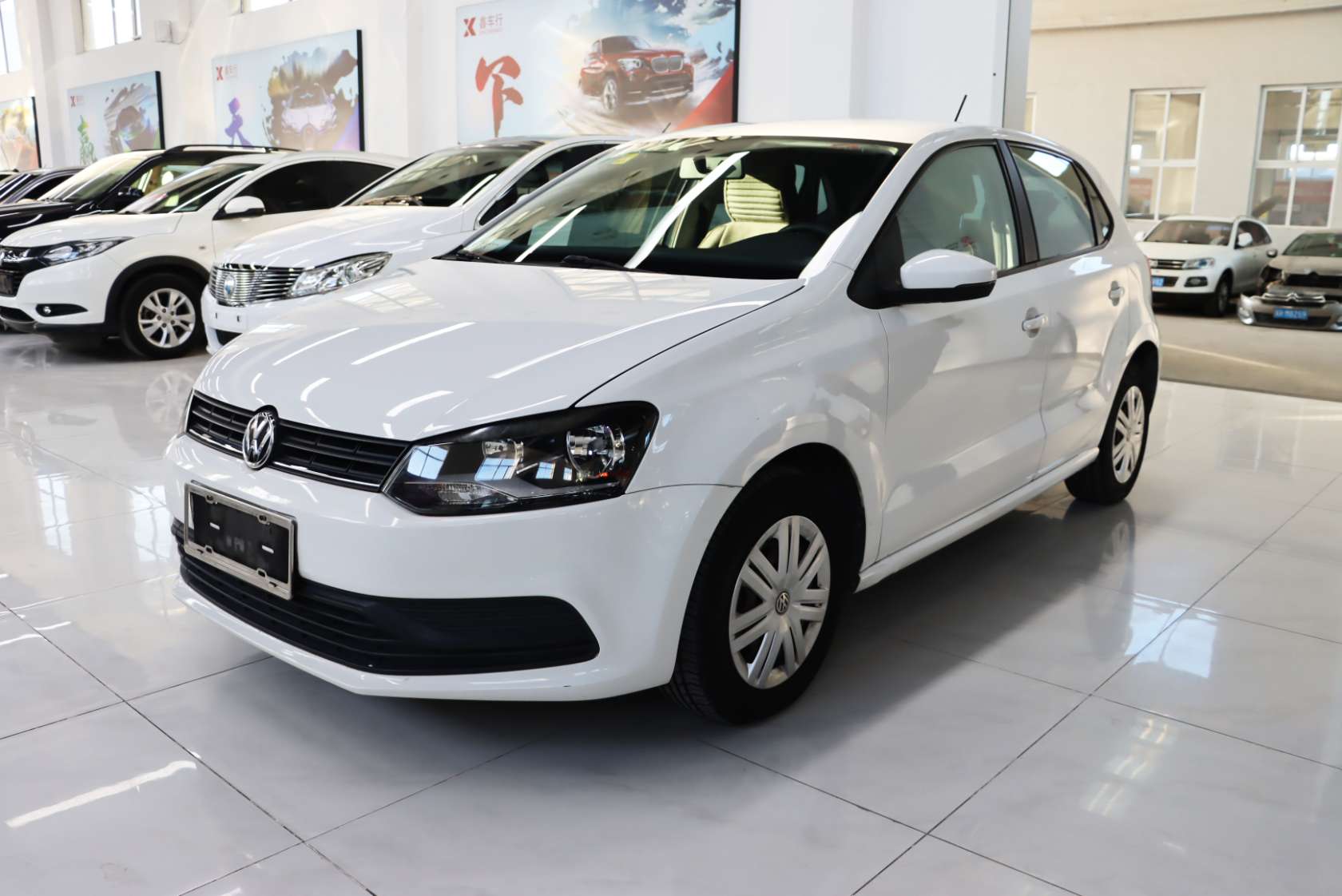 2016 Volkswagen POLO 1.4L Manual Fashion Edition - 2016 Hatchback, pre-owned car for export from China