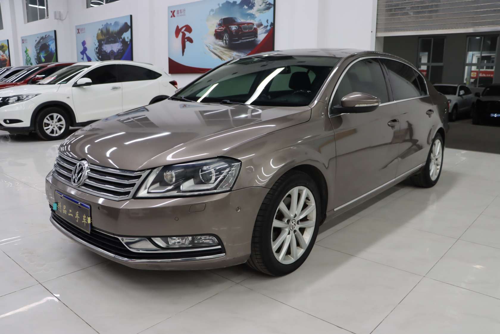 2013 Volkswagen Magotan 2.0TSI Premium Edition - 2013 Sedan, pre-owned car for export from China