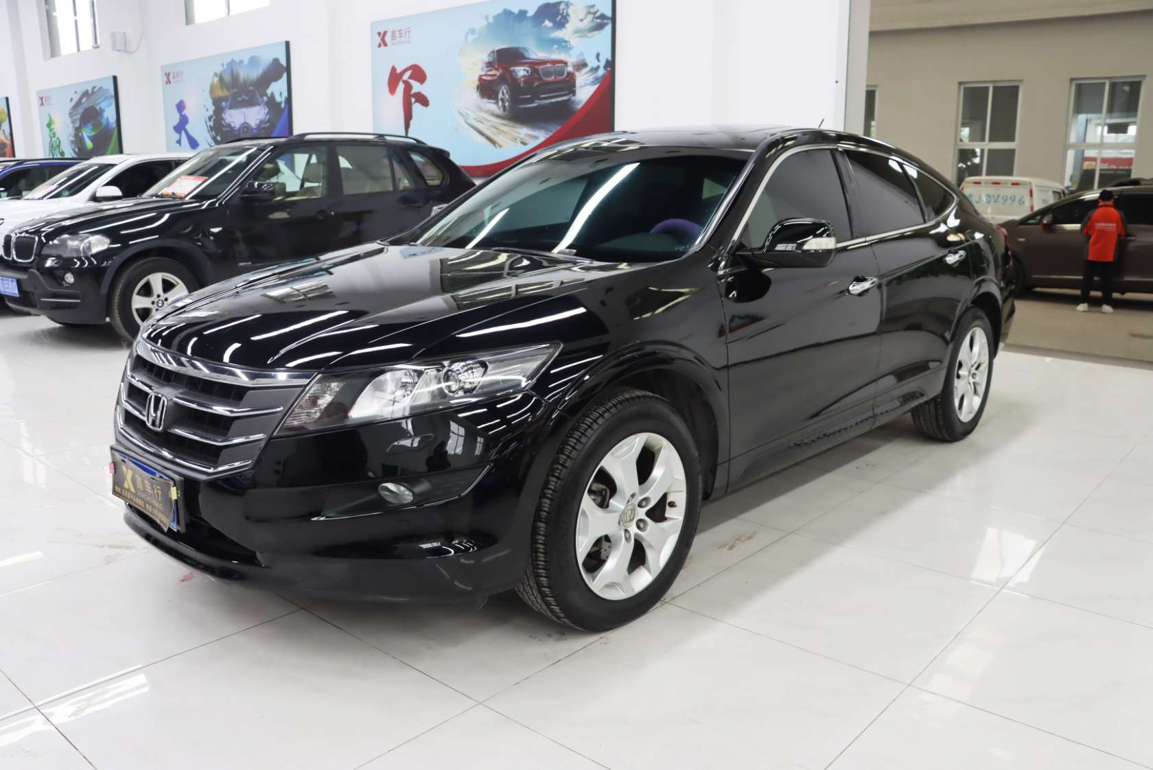2012 Honda Crosstour 2.4L Exclusive Edition - 2012 Sedan, pre-owned car for export from China