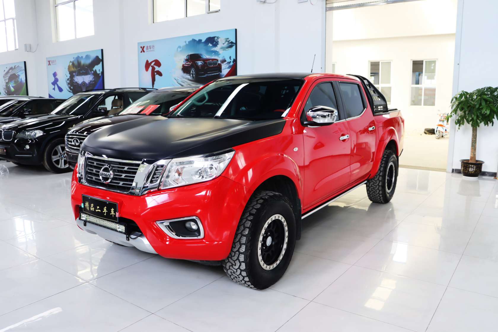 2017 Nissan Navara 2.5L Automatic 4WD Luxury Edition QR25 - 2017 Pickup, pre-owned car for export from China
