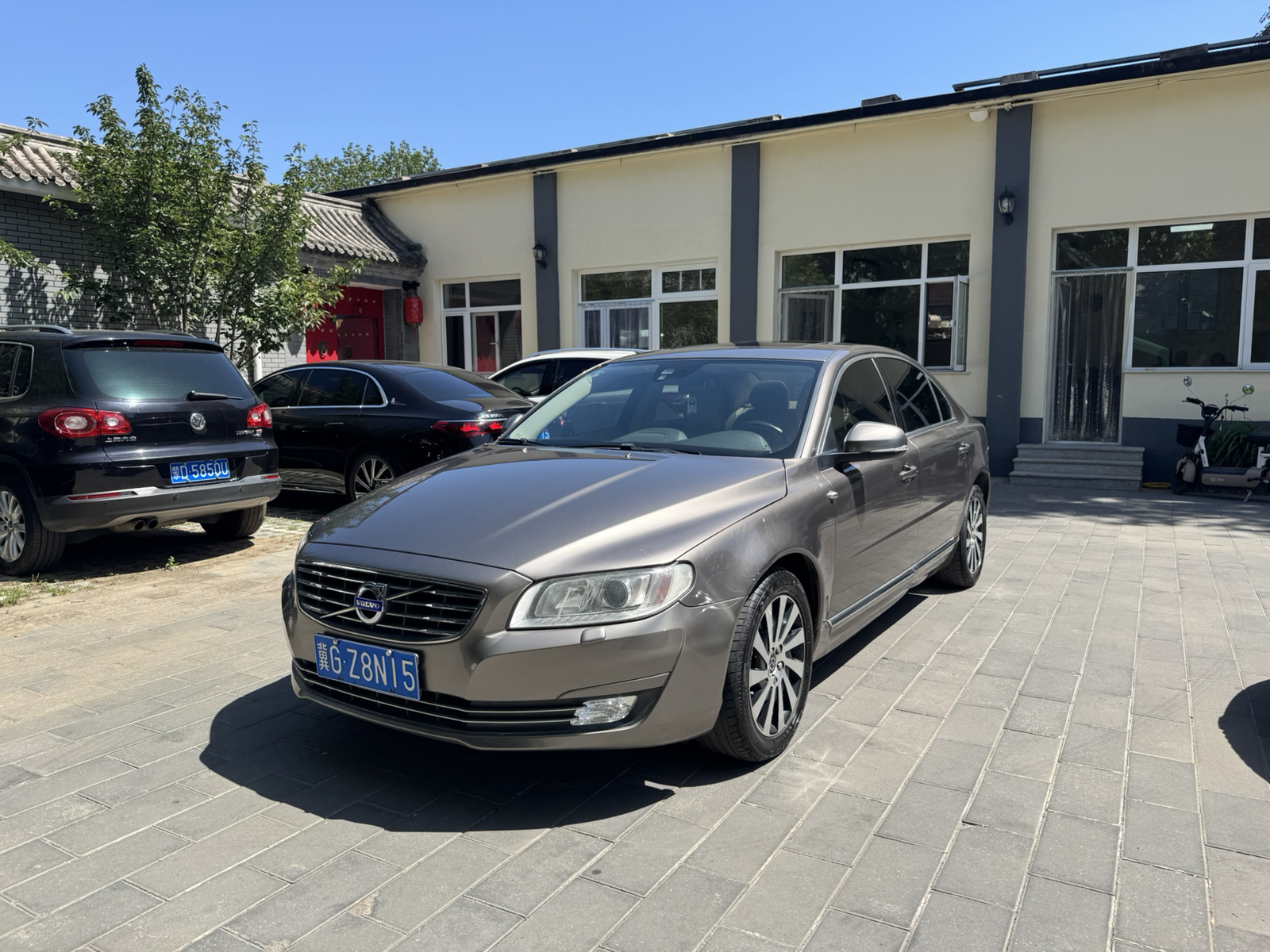 2015 Volvo S80L 2.0T T5 Zhiyi Edition - 2015 Sedan, pre-owned car for export from China