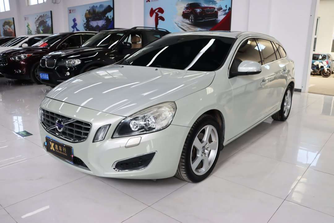 2012 Volvo V60 T5 Sport Edition - 2012 Hatchback, pre-owned car for export from China