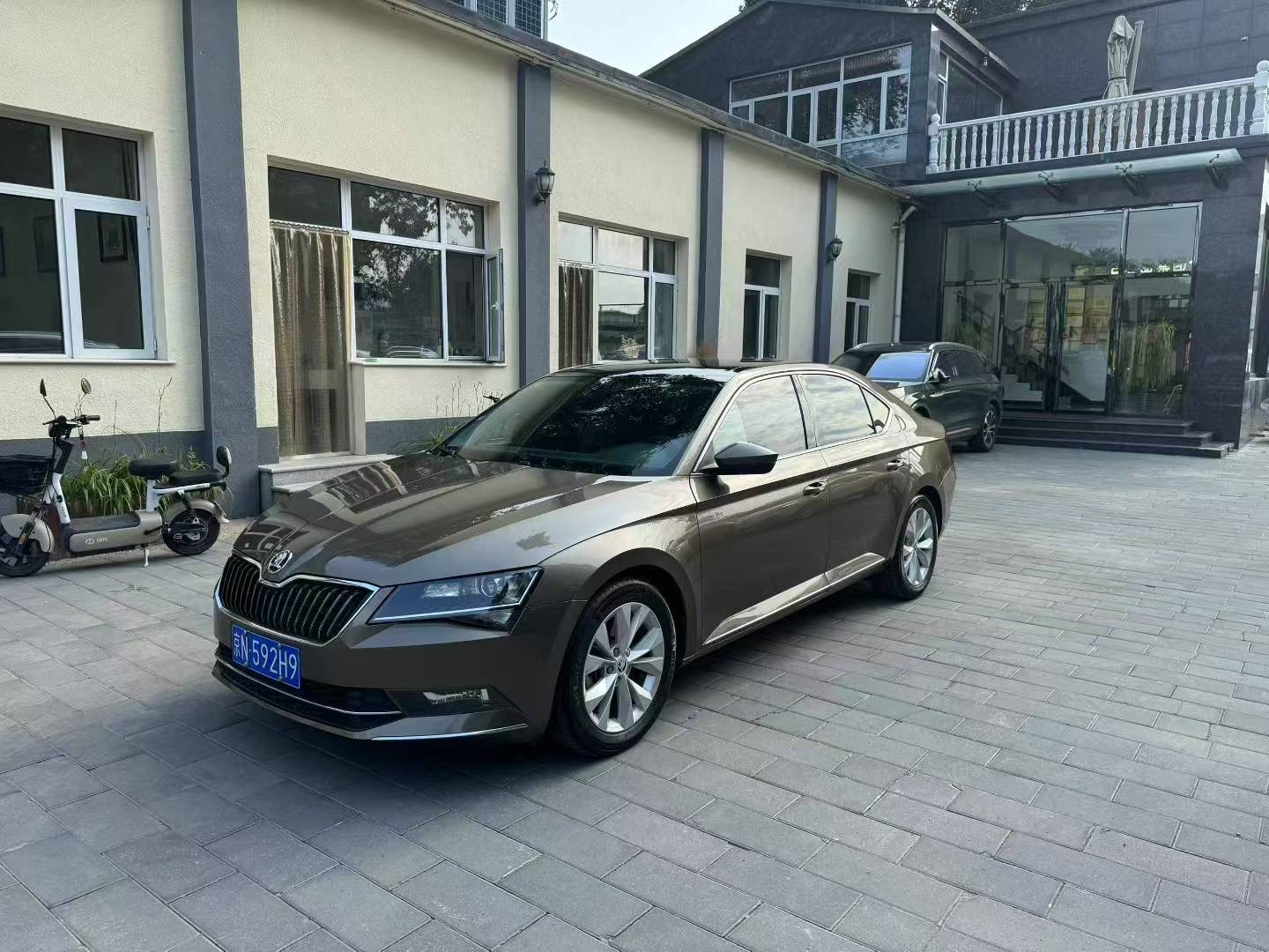 2016 Skoda Superb TSI280 DSG Chuangxing Edition - 2016 Hatchback, pre-owned car for export from China